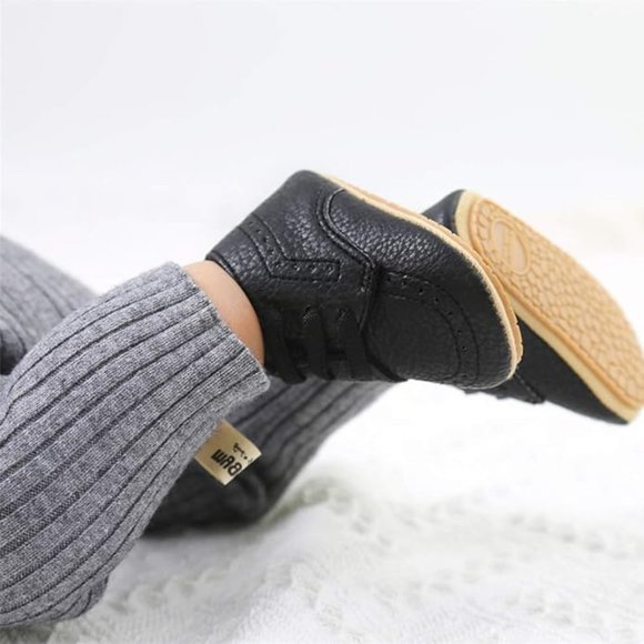 Chic Steps: Classic Black Baby Shoes for Style and Comfort - Picture 2 of 6